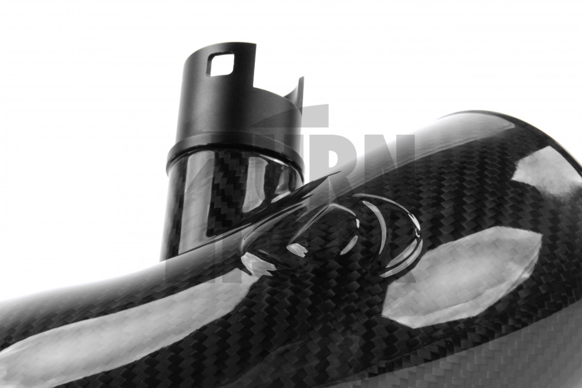 Dinan Carbon Fiber Turbo Inlet für BMW 140i, 240i, 340i, und 440i B58 Modelle.