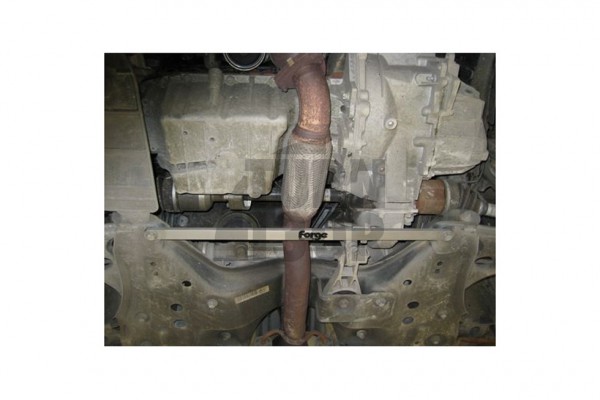 Forge Vordere Hilfsrahmenstütze Opel Corsa D OPC