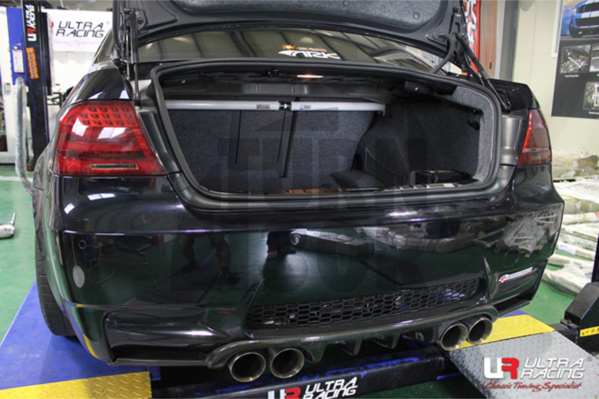 Ultra Racing Obere Federbeinbrücke hinten BMW 335i E92 / M3 E92