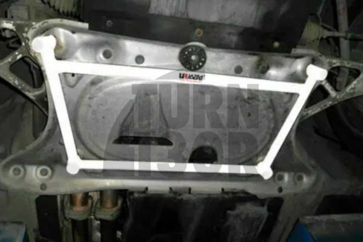 Ultra Racing 4 Punkt Hilfsrahmenstrebe vorne BMW M3 E46