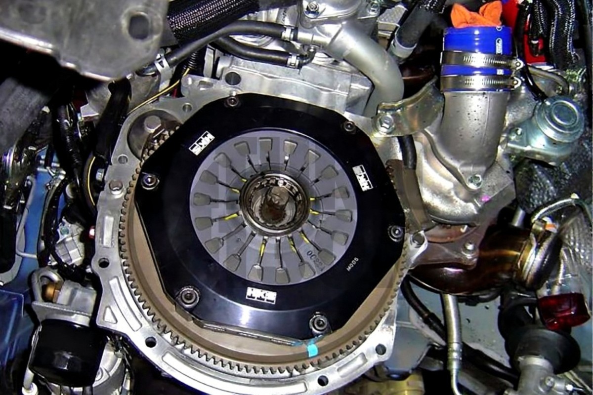 HKS Light Action Twin Plates Kupplungs- und Schwungradsatz Mitsubishi Lancer Evo 10