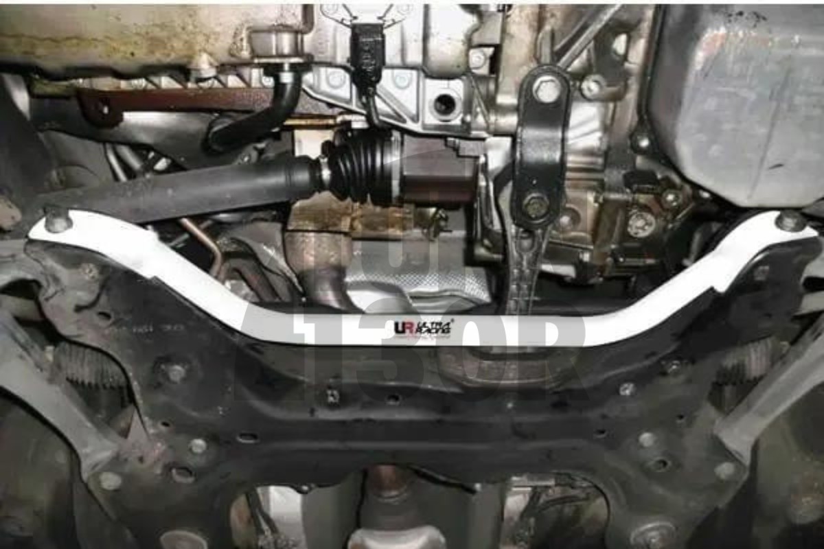 Ultra Racing Unterzug vorne Audi TT 8N Ultra Racing Unterzug vorne Audi TT 8N