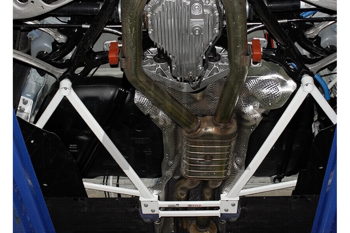 Ultra Racing 8 Punkt Hilfsrahmenstrebe vorne BMW M2 F87