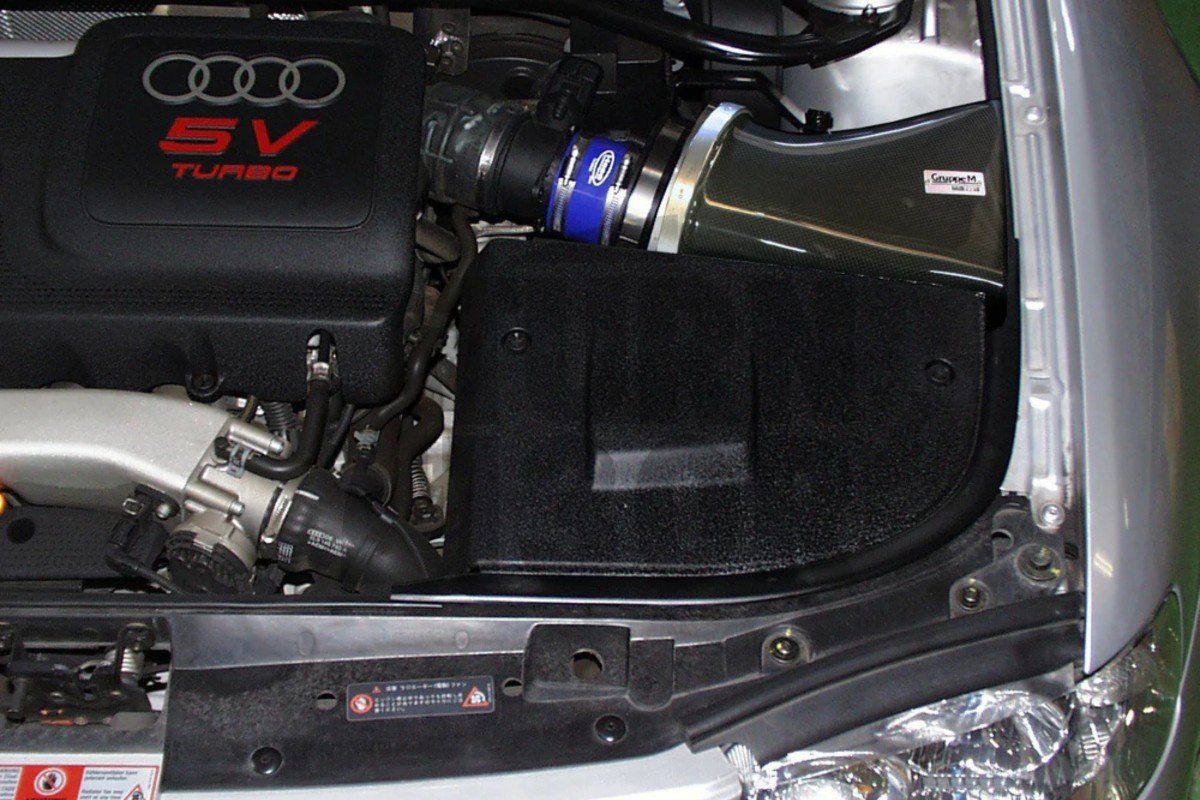 Gruppe M Kohlefaser Ansaugsystem für Audi S3 8L